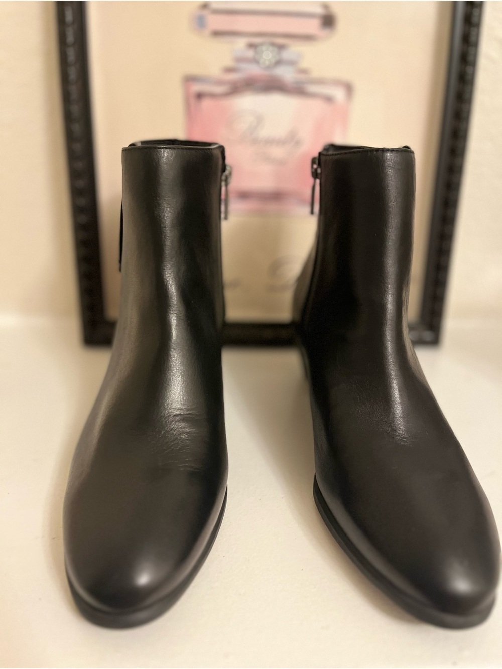 Munro Black Leather Ankle Booties with Side Zip - Size 8.5